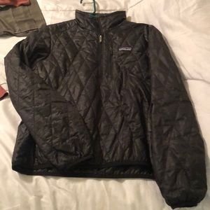 black Patagonia half zip nano jacket size S